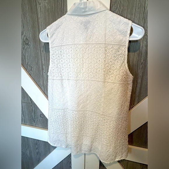 B4.48 Talbots Petites Cotton Embroidered Button down Sleeveless blouse Sz 4P - Picture 4 of 4